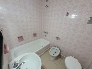 VENTA Departamento 2 ambientes con balcon saliente sobre Av. Colón - Mar del Plata