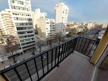 VENTA Departamento 2 ambientes con balcon saliente sobre Av. Colón - Mar del Plata