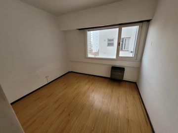 VENTA Departamento 2 ambientes con balcon saliente sobre Av. Colón - Mar del Plata