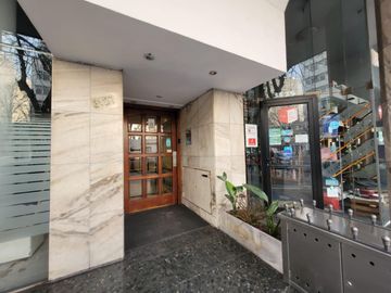 VENTA Departamento 2 ambientes con balcon saliente sobre Av. Colón - Mar del Plata
