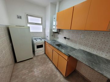 VENTA Departamento 2 ambientes con balcon saliente sobre Av. Colón - Mar del Plata