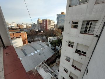 VENTA Departamento 2 ambientes con balcon saliente sobre Av. Colón - Mar del Plata