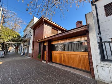 Casa en venta - 4 dormitorios 4 baños - 287mts2 - La Plata