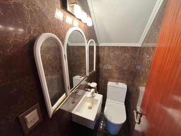 Casa en venta - 4 dormitorios 4 baños - 287mts2 - La Plata