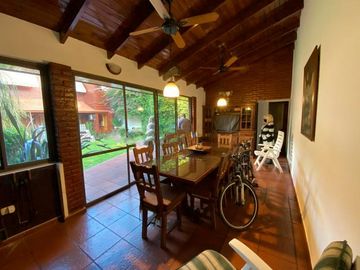 Casa en venta - 4 dormitorios 4 baños - 287mts2 - La Plata