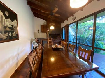 Casa en venta - 4 dormitorios 4 baños - 287mts2 - La Plata