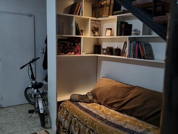 Casa en  venta, tres plantas, 4 dormitorios, baños 3, living comedor, quincho, espacio para uso profesional