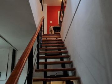 Casa en  venta, tres plantas, 4 dormitorios, baños 3, living comedor, quincho, espacio para uso profesional