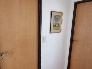 Casa en  venta, tres plantas, 4 dormitorios, baños 3, living comedor, quincho, espacio para uso profesional