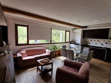 Casa en  venta, tres plantas, 4 dormitorios, baños 3, living comedor, quincho, espacio para uso profesional