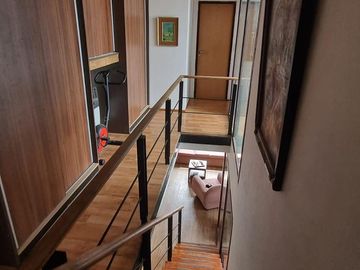 Casa en  venta, tres plantas, 4 dormitorios, baños 3, living comedor, quincho, espacio para uso profesional