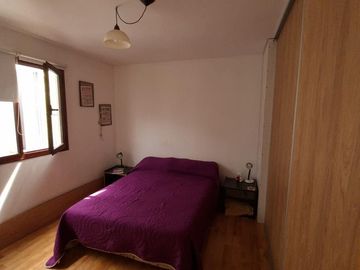 Casa en  venta, tres plantas, 4 dormitorios, baños 3, living comedor, quincho, espacio para uso profesional