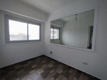 Venta Departamento de 3 ambientes con balcón terraza en Vicente López