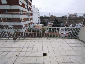 Venta Departamento de 3 ambientes con balcón terraza en Vicente López