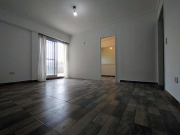 Venta Departamento de 3 ambientes con balcón terraza en Vicente López