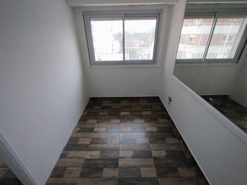 Venta Departamento de 3 ambientes con balcón terraza en Vicente López