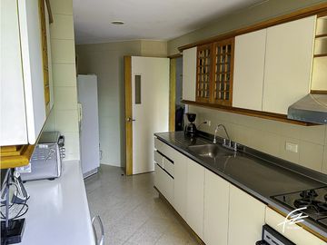 APARTAMENTO EN VENTA EN EL POBLADO, MEDELLN