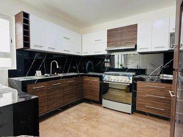 Casa con roof garden y recámara en planta baja – Fracc. privado en Coatepec