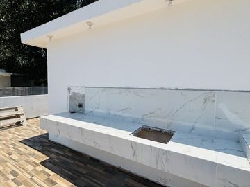 Casa con roof garden y recámara en planta baja – Fracc. privado en Coatepec