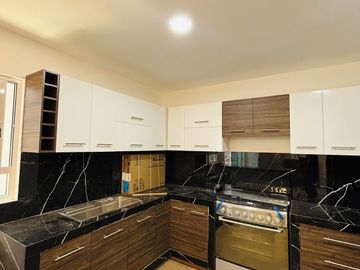 Casa con roof garden y recámara en planta baja – Fracc. privado en Coatepec