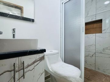 Casa con roof garden y recámara en planta baja – Fracc. privado en Coatepec