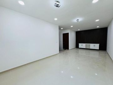 Casa con roof garden y recámara en planta baja – Fracc. privado en Coatepec