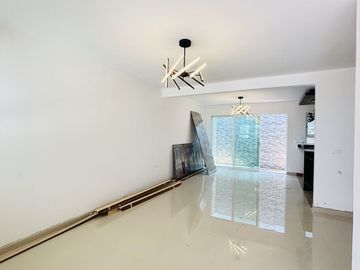 Casa con roof garden y recámara en planta baja – Fracc. privado en Coatepec