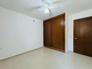 Casa con roof garden y recámara en planta baja – Fracc. privado en Coatepec