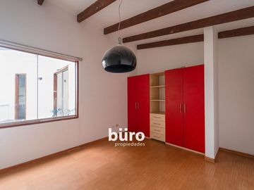 LINDA CASA EN VENTA CON 5 DORMITORIOS GRAN JARDIN PISCINA RINCONADA ALTA