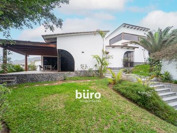 LINDA CASA EN VENTA CON 5 DORMITORIOS GRAN JARDIN PISCINA RINCONADA ALTA