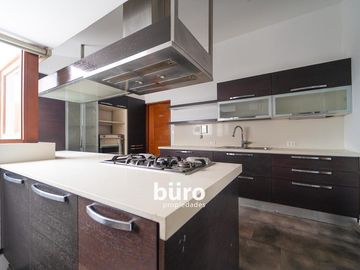 LINDA CASA EN VENTA CON 5 DORMITORIOS GRAN JARDIN PISCINA RINCONADA ALTA