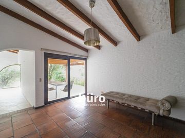 LINDA CASA EN VENTA CON 5 DORMITORIOS GRAN JARDIN PISCINA RINCONADA ALTA