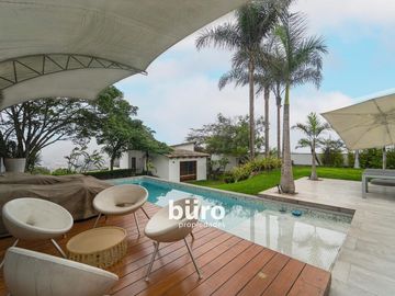 LINDA CASA EN VENTA CON 5 DORMITORIOS GRAN JARDIN PISCINA RINCONADA ALTA