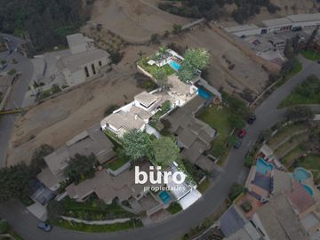 LINDA CASA EN VENTA CON 5 DORMITORIOS GRAN JARDIN PISCINA RINCONADA ALTA