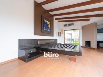 LINDA CASA EN VENTA CON 5 DORMITORIOS GRAN JARDIN PISCINA RINCONADA ALTA