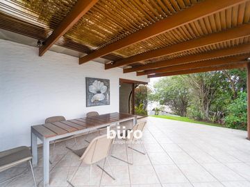 LINDA CASA EN VENTA CON 5 DORMITORIOS GRAN JARDIN PISCINA RINCONADA ALTA