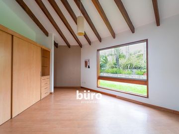 LINDA CASA EN VENTA CON 5 DORMITORIOS GRAN JARDIN PISCINA RINCONADA ALTA