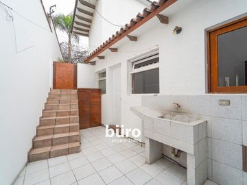 LINDA CASA EN VENTA CON 5 DORMITORIOS GRAN JARDIN PISCINA RINCONADA ALTA