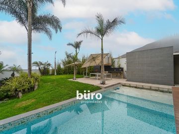 LINDA CASA EN VENTA CON 5 DORMITORIOS GRAN JARDIN PISCINA RINCONADA ALTA