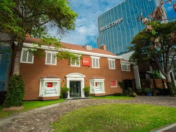 LINDA CASA EN VENTA CON 5 DORMITORIOS GRAN JARDIN PISCINA RINCONADA ALTA