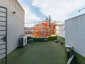 CASA EN VENTA 3 DORMITORIOS BARRIO PARQUE BERNAL