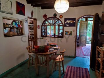 OPORTUNIDAD : EN VENTA QUINTA CON JARDINES, ARBOLES, PARROQUIA DE LA MERCED