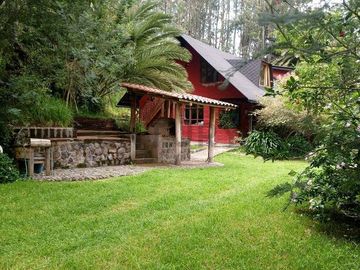 OPORTUNIDAD : EN VENTA QUINTA CON JARDINES, ARBOLES, PARROQUIA DE LA MERCED
