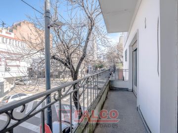 Casa de 5 ambientes con terraza y local en lote propio - Boedo