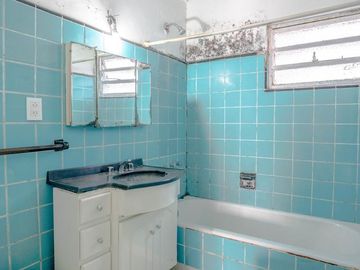 Casa de 5 ambientes con terraza y local en lote propio - Boedo