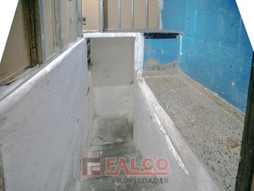 Casa de 5 ambientes con terraza y local en lote propio - Boedo