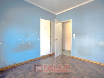 Casa de 5 ambientes con terraza y local en lote propio - Boedo