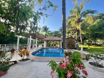 VENTA DE CASA  A LADO DE RIO CON ALBERCA, PALAPA Y  EXTENSO TERRENO