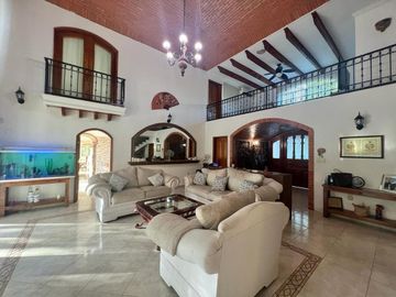 VENTA DE CASA  A LADO DE RIO CON ALBERCA, PALAPA Y  EXTENSO TERRENO