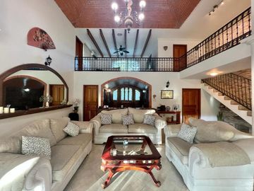 VENTA DE CASA  A LADO DE RIO CON ALBERCA, PALAPA Y  EXTENSO TERRENO
